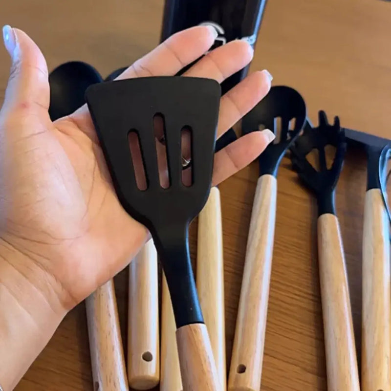 Kit 12 Utensílios de Silicone Luxo com Cabo de Madeira RoyalKitchen™- Promoção Black Friday